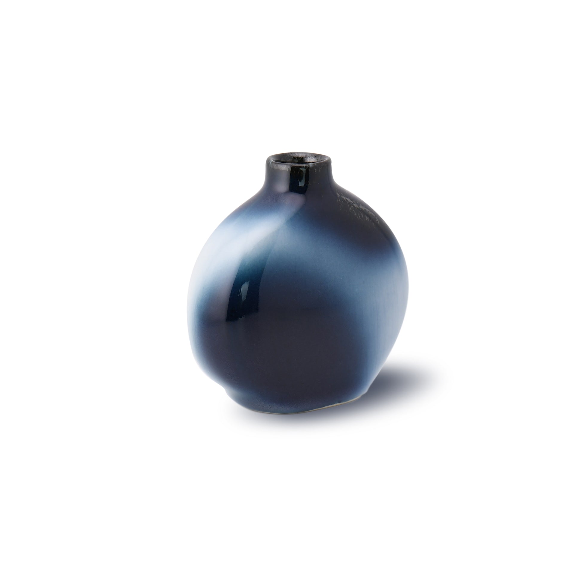 Bud vase Kasumi in rounded form with hazy ombré glaze by Japanese artisan Takenishi – back view