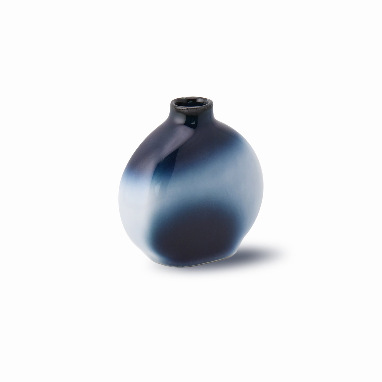 Kasumi bud round-shaped vase with soft blue mist glaze by Yoshito Takenishi – front view