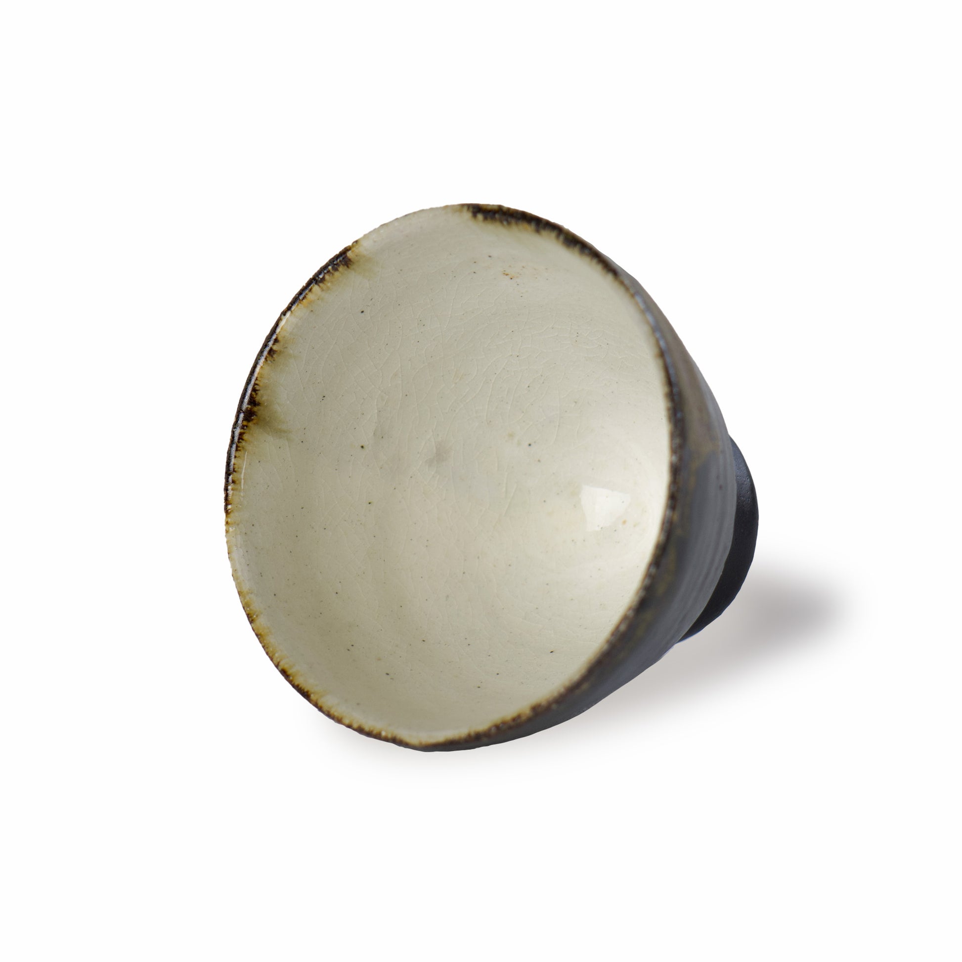 Inside the cup has beautiful kannyu which is cracked glaze. 